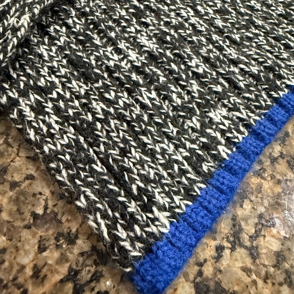 GAP Scarf - Picture 2 of 5